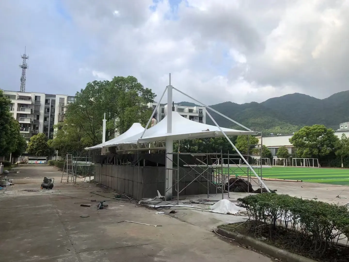 2026年贵州普安停车棚球场棚改造纪实:老旧雨棚换新,运维压力怎么降